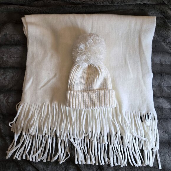 Steve Madden Cream Knit Tuque & Scarf Set | Pom-Pom | Unisex - Picture 2 of 7